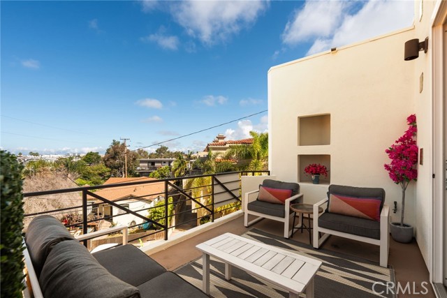 Detail Gallery Image 12 of 31 For 610 9th St a,  Hermosa Beach,  CA 90254 - 3 Beds | 2/1 Baths