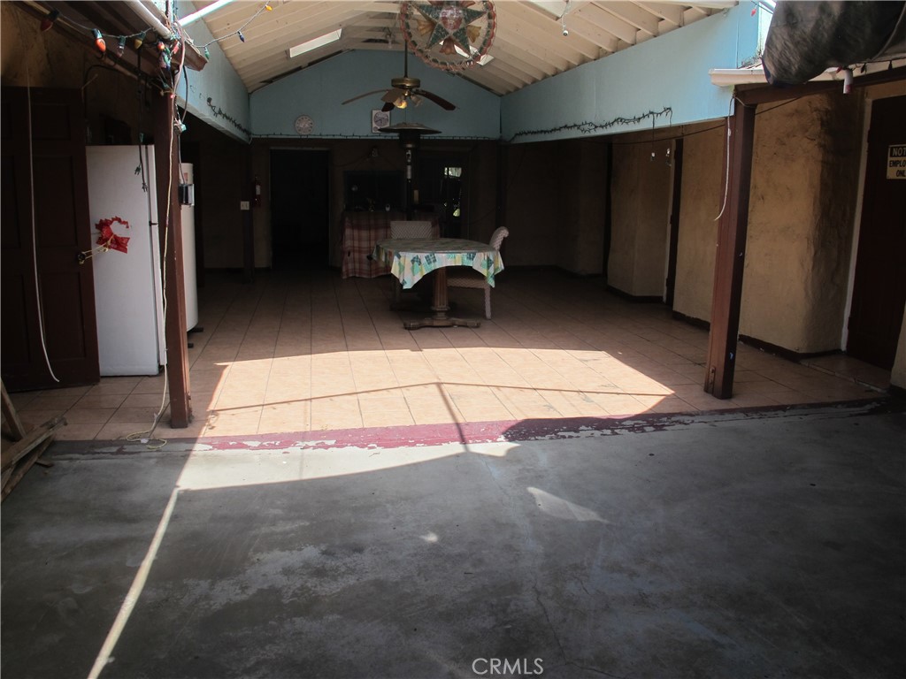 https://media.crmls.org/medias/a61e8387-3d81-4624-986e-3ffe1dcf84d9.jpg?preset=X-Large
