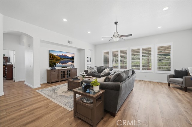 Detail Gallery Image 5 of 37 For 23553 Bending Oak Ct, Murrieta,  CA 92562 - 4 Beds | 2/1 Baths