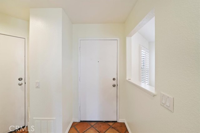 Detail Gallery Image 6 of 33 For 1101 Portofino Ct #103,  Corona,  CA 92881 - 3 Beds | 2/1 Baths