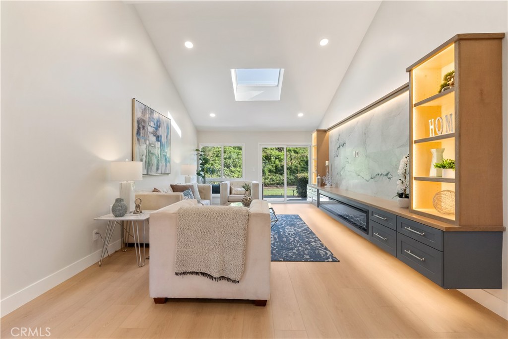 MLS #OC25257013 image #9