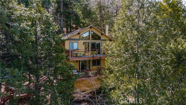 24333 Horst Drive, Crestline CA: https://media.crmls.org/medias/a6214776-4cfc-49d7-bb95-a0079e0c6fb0.jpg