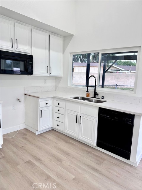 Detail Gallery Image 16 of 23 For 2465 N Idyllwild Ave, Rialto,  CA 92377 - 4 Beds | 2 Baths