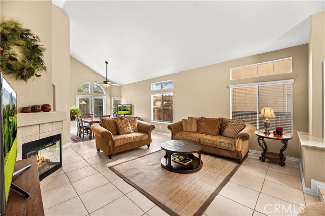 40723 Mountain Pride, Murrieta CA: https://media.crmls.org/medias/a6234081-af9d-4399-b2f3-7889cd8a03dc.jpg