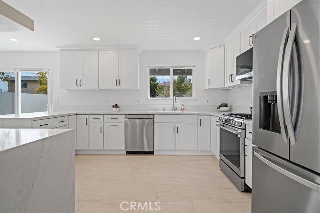 Detail Gallery Image 17 of 65 For 16265 Pine Ave, Fontana,  CA 92335 - 4 Beds | 3 Baths