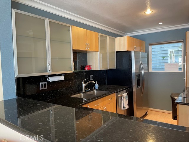 250 The Village, Redondo Beach CA: https://media.crmls.org/medias/a6243429-1ed3-4d0c-9b41-9f0a41147c16.jpg