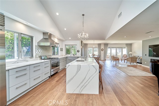 3321 Moore Street, Los Angeles CA: https://media.crmls.org/medias/a624af67-fb63-4913-ac26-a1fb7d10dbbd.jpg