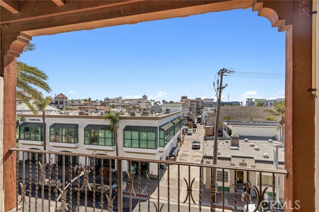 308 5th Street, Huntington Beach CA: https://media.crmls.org/medias/a625bc25-a2cc-440e-a982-812ea66a4fbd.jpg