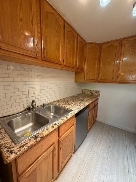 5403 Newcastle, 8 photo 11