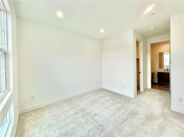 Detail Gallery Image 32 of 40 For 27533 Elderberry Dr, Valencia,  CA 91381 - 5 Beds | 5/1 Baths