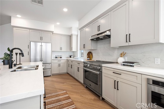 Detail Gallery Image 10 of 71 For 414 Main St #300,  Huntington Beach,  CA 92648 - 2 Beds | 2/1 Baths