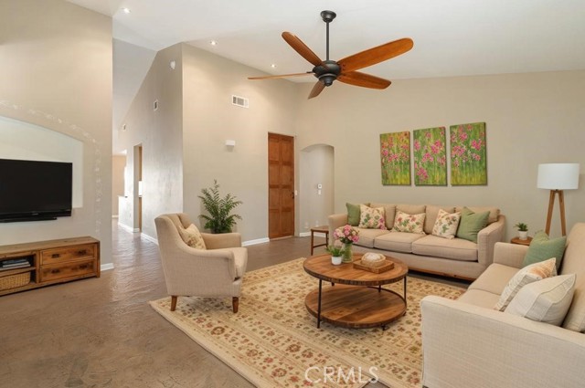 Detail Gallery Image 9 of 34 For 1715 Lake Way, Lancaster,  CA 93534 - 5 Beds | 3 Baths