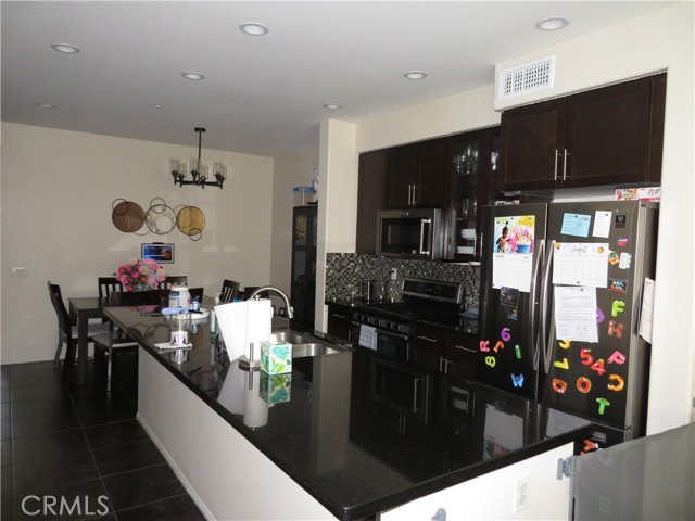 Detail Gallery Image 8 of 41 For 965 Acacia Ln, Montebello,  CA 90640 - 3 Beds | 3 Baths
