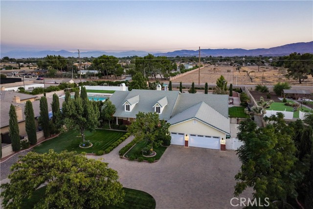 Detail Gallery Image 4 of 75 For 2608 Desert Rose Dr, Lancaster,  CA 93536 - 4 Beds | 4 Baths