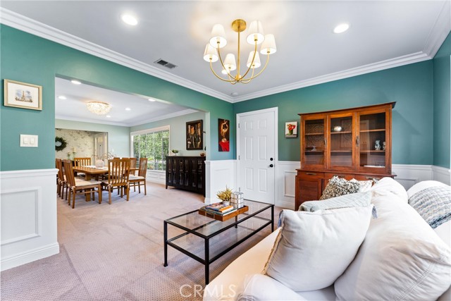 Detail Gallery Image 5 of 22 For 2618 N Louise St, Santa Ana,  CA 92706 - 3 Beds | 2/1 Baths
