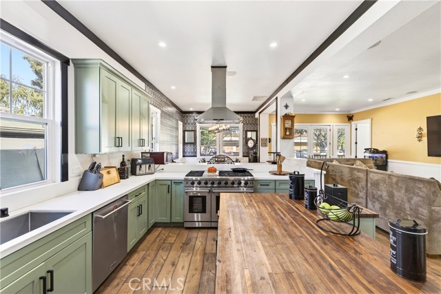 Detail Gallery Image 3 of 27 For 10901 Chestnut St, Los Alamitos,  CA 90720 - 4 Beds | 2 Baths