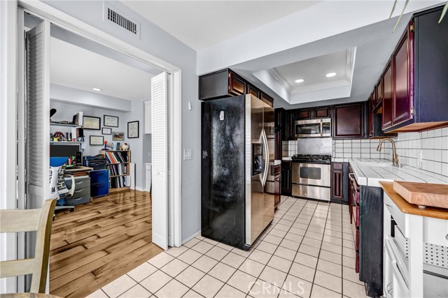 Detail Gallery Image 17 of 35 For 984 W Riverside Dr, Burbank,  CA 91506 - 3 Beds | 3 Baths