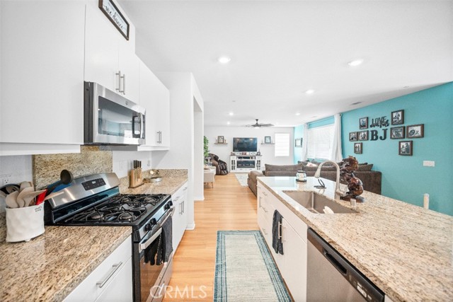 5066 Banjo Way, Hemet CA: https://media.crmls.org/medias/a627cf5c-4b7e-40db-bcd3-8fbcf84a0787.jpg