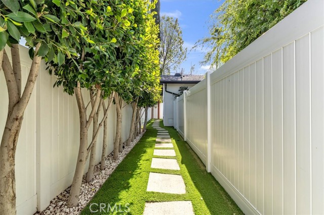 Detail Gallery Image 24 of 26 For 22716 Schoolcraft St, West Hills,  CA 91307 - 2 Beds | 2 Baths