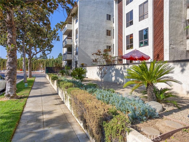 Detail Gallery Image 2 of 43 For 222 N Rose St #203,  Burbank,  CA 91505 - 1 Beds | 2 Baths