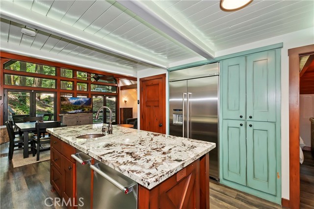 Detail Gallery Image 12 of 38 For 369 Emerald Way, Lake Arrowhead,  CA 92352 - 4 Beds | 2 Baths