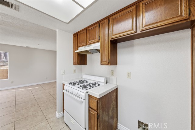 Detail Gallery Image 12 of 51 For 14988 Long View Dr, Fontana,  CA 92337 - 4 Beds | 3 Baths