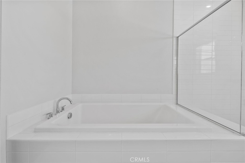 https://media.crmls.org/medias/a62b756c-751c-45de-bdf5-17b1b3411640.jpg?preset=X-Large