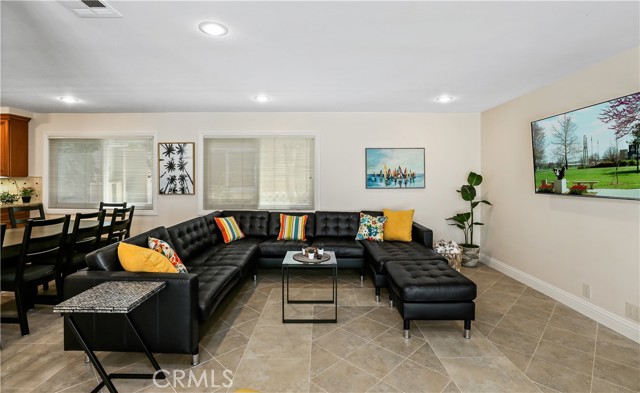 617 Iris Avenue, Corona del Mar CA: https://media.crmls.org/medias/a62bdd12-2e64-465a-bff2-da5e5f373d17.jpg