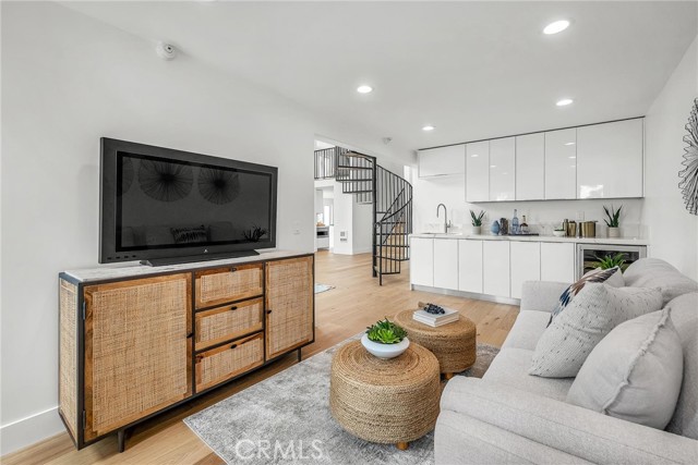200 S Catalina Avenue, Redondo Beach CA: https://media.crmls.org/medias/a62c5656-6660-4c2d-8d9c-01bafb2f3ace.jpg