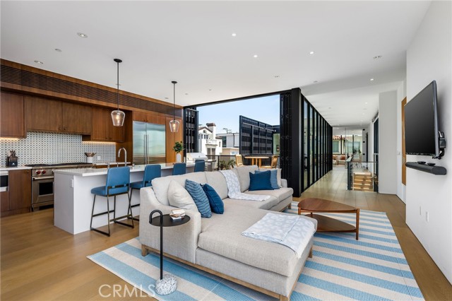 2821 Alma Avenue, Manhattan Beach CA: https://media.crmls.org/medias/a62c6184-dd3c-4a68-9c88-a1b8232409bf.jpg
