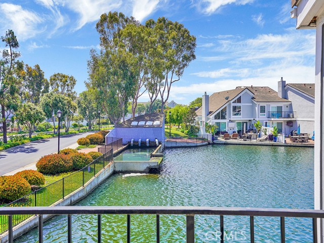 Detail Gallery Image 22 of 63 For 3842 Montego Dr, Huntington Beach,  CA 92649 - 4 Beds | 3 Baths