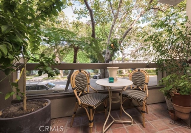 Detail Gallery Image 6 of 9 For 141 S Linden Dr #104,  Beverly Hills,  CA 90212 - 2 Beds | 2 Baths