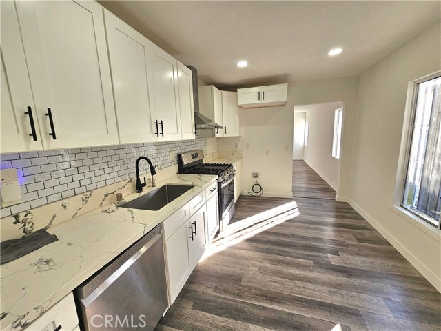 Detail Gallery Image 3 of 18 For 1555 E 107th, Los Angeles,  CA 90002 - 3 Beds | 2 Baths