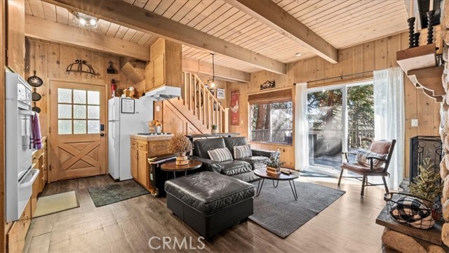 613 E Victoria Court, Lake Arrowhead, CA 92352