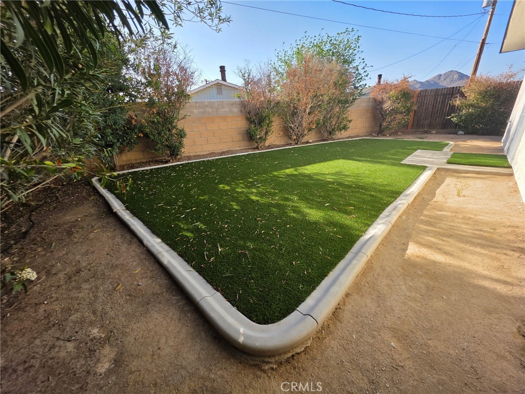 https://media.crmls.org/medias/a62df8fe-1b27-4e8b-b120-78464e9856f3.jpg?preset=X-Large