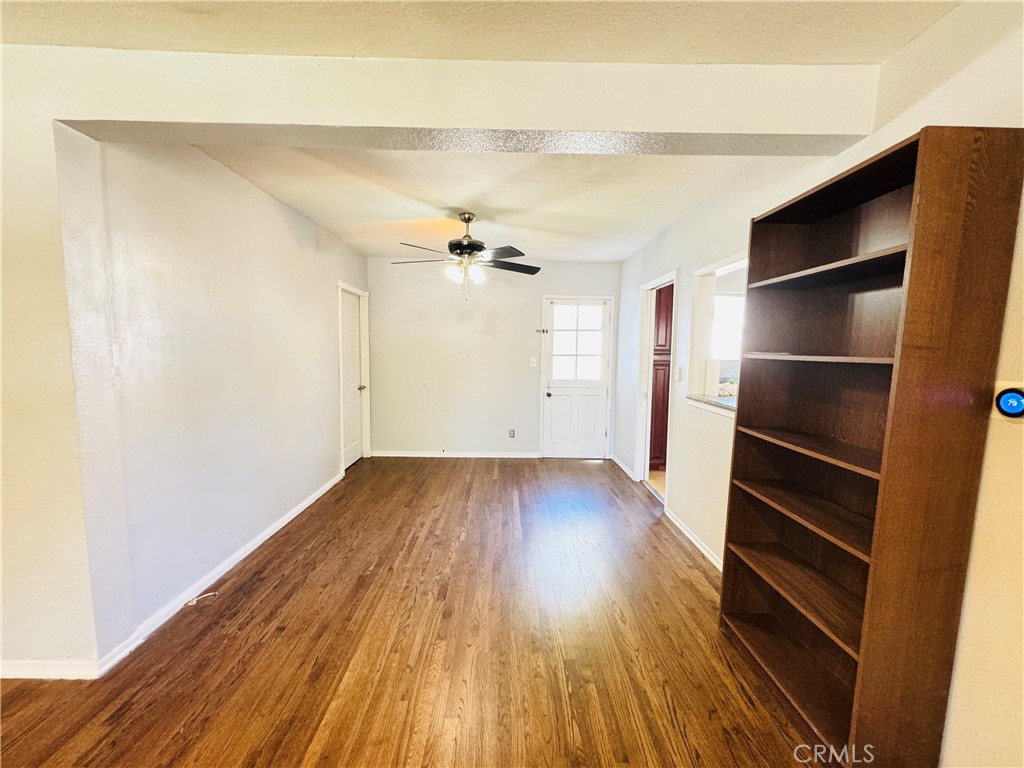 https://media.crmls.org/medias/a62e4894-a934-4b67-8508-de051a42d3a6.jpg?preset=X-Large