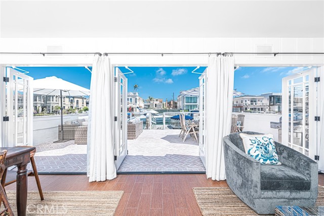Detail Gallery Image 10 of 41 For 3717 Channel Pl, Newport Beach,  CA 92663 - 4 Beds | 2/1 Baths