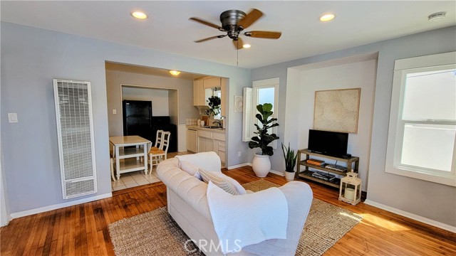 212 Francisca Avenue, Redondo Beach, California 90277, 1 Bedroom Bedrooms, ,1 BathroomBathrooms,Residential,Sold,Francisca,SB22077396