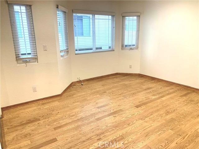 Detail Gallery Image 13 of 32 For 425 S Catalina Ave #4,  Redondo Beach,  CA 90277 - 3 Beds | 3 Baths
