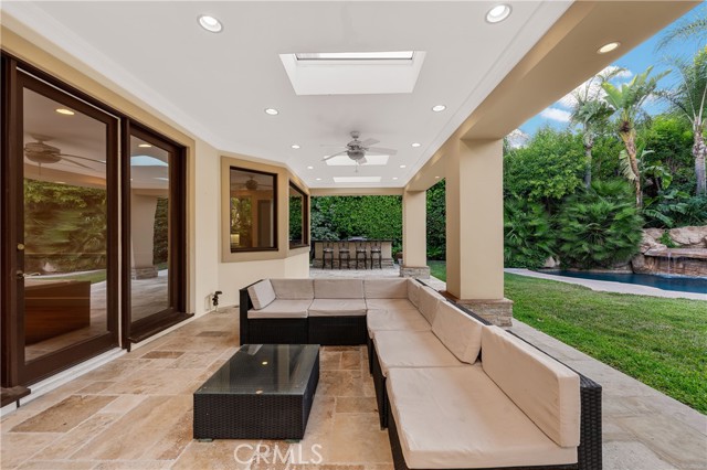 5418 Amber Circle, Calabasas CA: https://media.crmls.org/medias/a6317df2-1c15-4125-9a09-b002449efe04.jpg