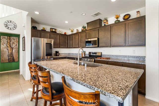 Detail Gallery Image 4 of 41 For 1489 Black Diamond Dr, Beaumont,  CA 92223 - 3 Beds | 2/1 Baths