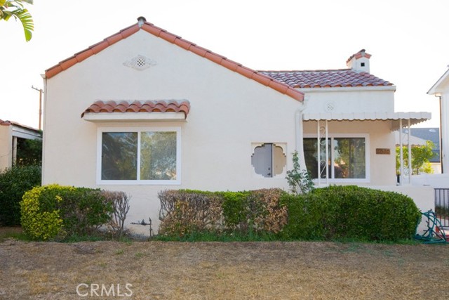 1000 N. Lincoln Burbank, California Probate Gem! This house has been in the family for a long time and is the rare home that retains its original character and Spanish charm. Nice backyard with fruit trees. Located just 1/2 block from the Chandler Bike Path and close to studios, Empire Center and Downtown Burbank New floors and paint and some new windows. Bring your creative ideas and make the kitchen, laundry and bathroom your own. This is subject to court approval so bring your best offer fast. As is. No repairs will be done.