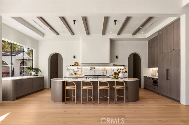 Detail Gallery Image 16 of 62 For 19026 Sprague St, Tarzana,  CA 91356 - 6 Beds | 6/1 Baths