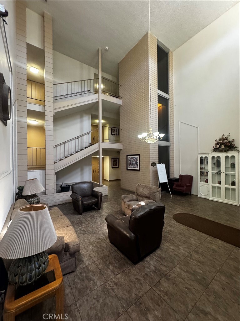 https://media.crmls.org/medias/a632e950-9b15-4c63-a898-4d3556d7f8b5.jpg?preset=X-Large