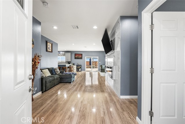 Detail Gallery Image 6 of 57 For 10588 Peach Ave, California City,  CA 93505 - 4 Beds | 2/1 Baths