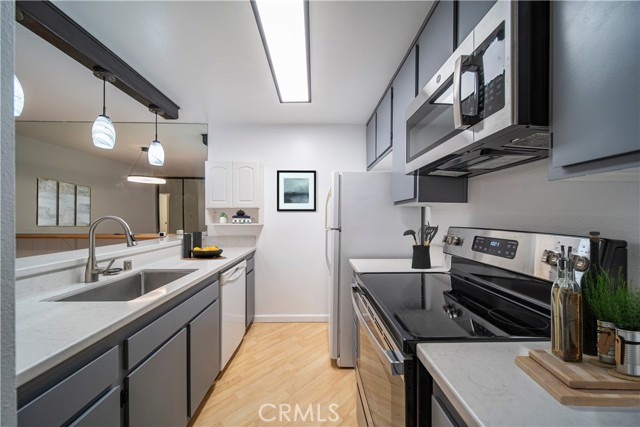 Detail Gallery Image 11 of 17 For 4900 Overland Ave #265,  Culver City,  CA 90230 - 2 Beds | 1/1 Baths