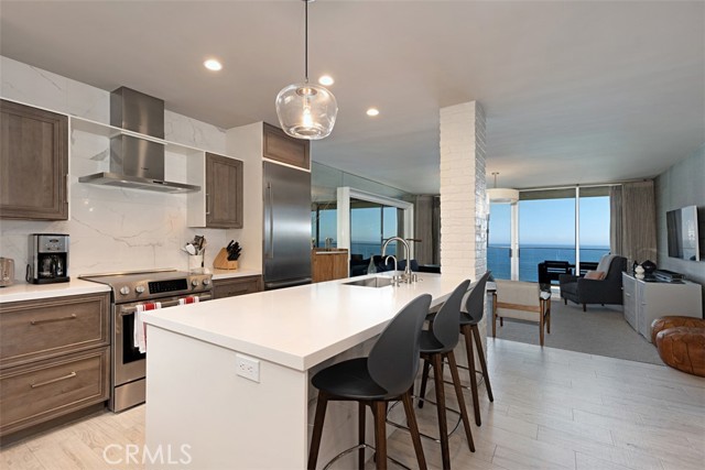 Detail Gallery Image 3 of 43 For 31755 Coast #403,  Laguna Beach,  CA 92651 - 2 Beds | 2 Baths
