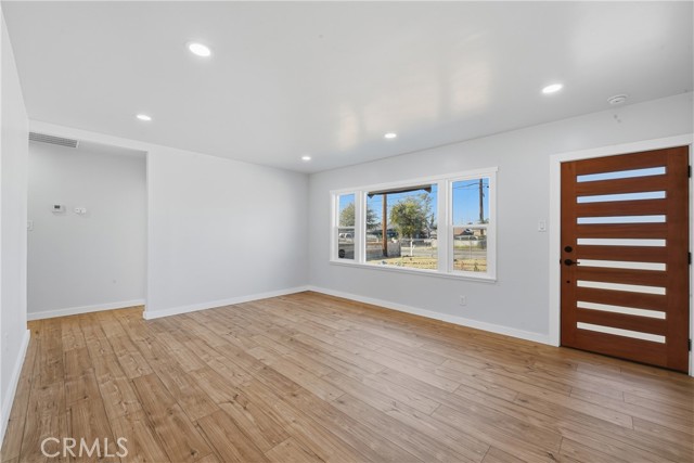 Detail Gallery Image 2 of 25 For 9259 Beech, Fontana,  CA 92335 - 3 Beds | 1 Baths