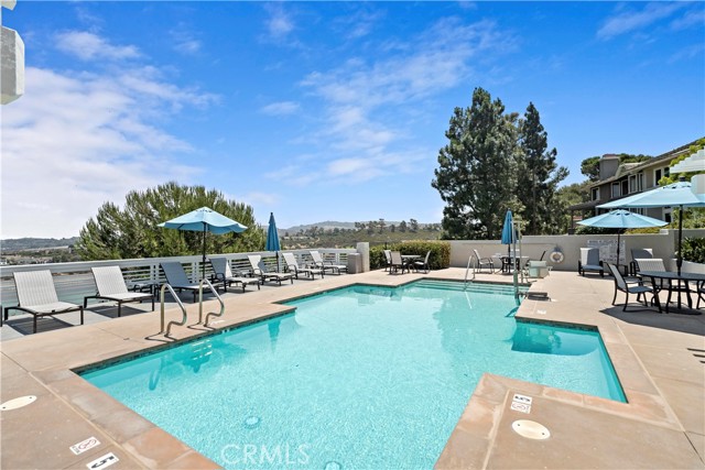 24 Narbonne, Newport Beach CA: https://media.crmls.org/medias/a6353f9e-65ea-456c-821a-780c99d65cde.jpg
