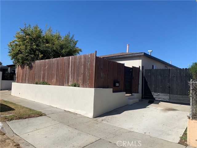 Detail Gallery Image 8 of 11 For 417 Unit B. E El Segundo Blvd., Los Angeles,  CA 90061 - 3 Beds | 1 Baths